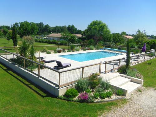 "Le gite du Petit Guilhem" Près Bordeaux Maison classée 4étoiles Meublé Tourisme piscine parc étang