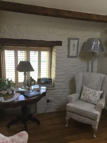 3 BEDROOM 5* BARN CONVERSION COTSWOLDS in Chadlington