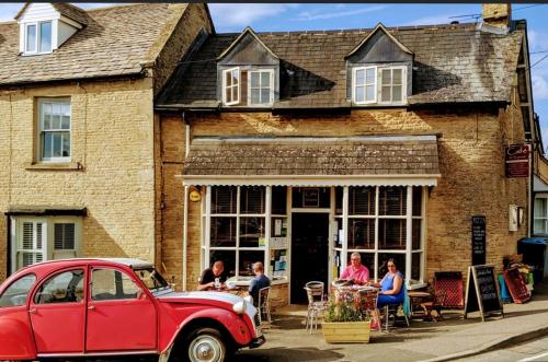 3 BEDROOM 5* BARN CONVERSION COTSWOLDS