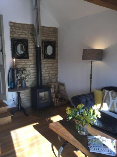 3 BEDROOM 5* BARN CONVERSION COTSWOLDS