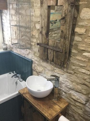 3 BEDROOM 5* BARN CONVERSION COTSWOLDS