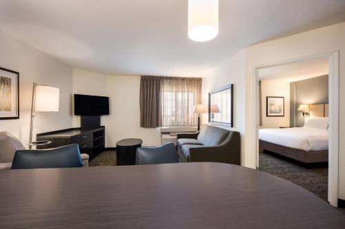 Sonesta Simply Suites Phoenix Glendale - Tap to explore photos