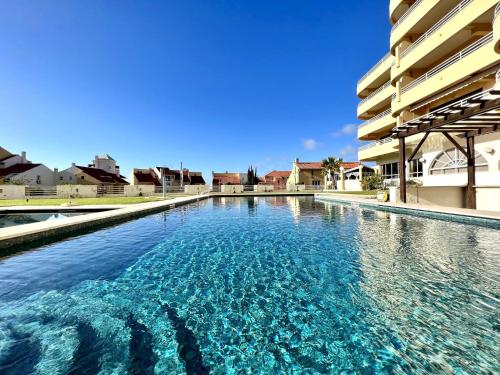 Vilamoura Marina Mar 1 with Pool by Homing