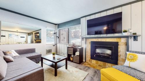 Mammoth Ski & Racquet Club #4 Condo image