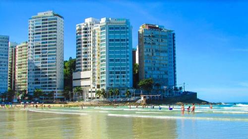 Beach, Amplo apt. no Guaruja, a 50m da Praia, com 2 vaga in Barra Funda
