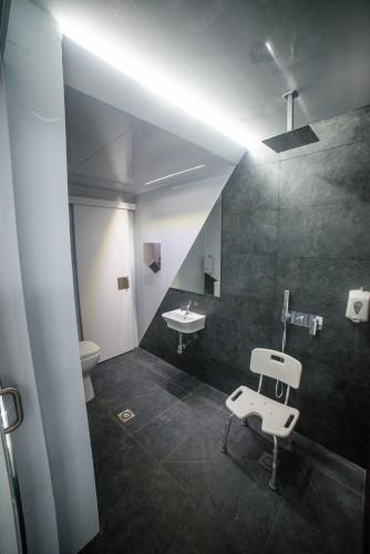 Optimi Rooms Madrid – Madrid, NC