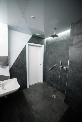 Capsule Deluxe Double Room room in Optimi Rooms Madrid