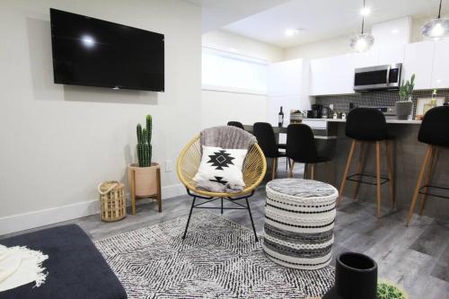 Executive Bsmt Suite, King Bed, 5 min to DT & Whyte Ave, Sleeps 6!, Edmonton (fotografie 9)
