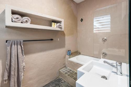 Bathroom, Golden Streams in Conjola