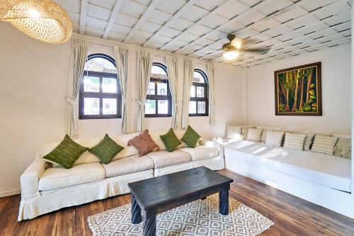 415824939 Paradise Beach Lodge