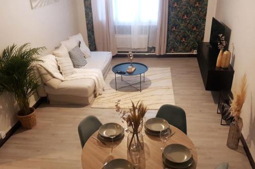 *Cosy* spacieux * entrée autonome* centrale* 1