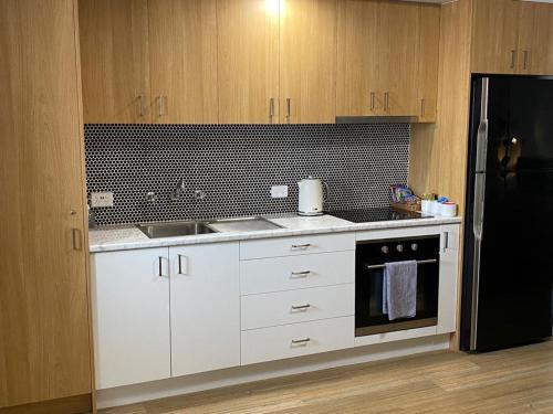 Kitchen, 894 Holly Court in Coober Pedy