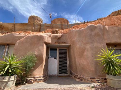 Exterior view, 894 Holly Court in Coober Pedy
