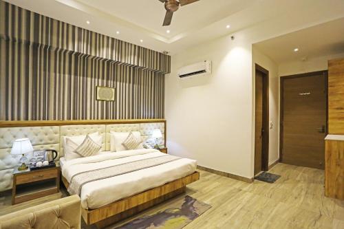hotel The Paradise and Banquet Near Max Hospital