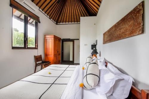 Villa with Private Pool image 9