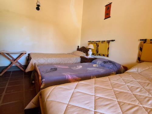 1 queen bed, 2 twin beds