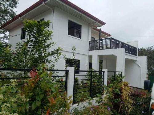 B&B Tagaytay - Lilia's Garden Home - Bed and Breakfast Tagaytay