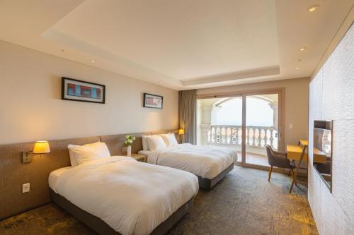 Superior Double or Twin Room with Sea View