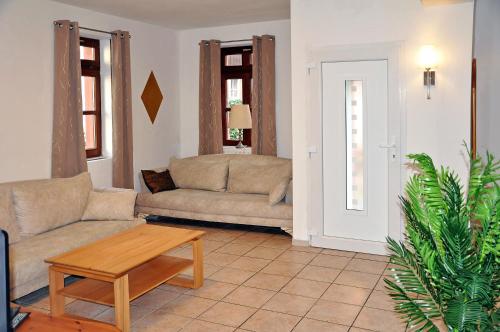 Zentral und großzügig Wohnen - Smart-TV mit streaming Apps - 1 bis 4 Personen - Küche mit Bar - kostenlose Parkzone in Mörlenbach, Deutschland