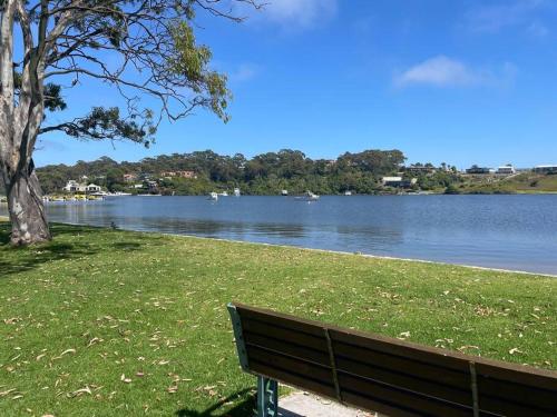 Skipper’s Lakes Entrance *Waterfront*