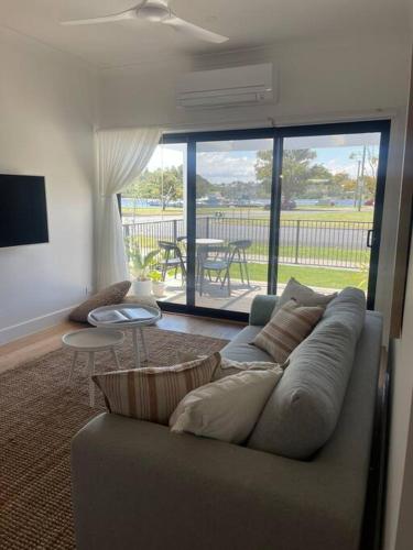 Quarterdeck Lakes Entrance 2br *Waterfront* Apartment