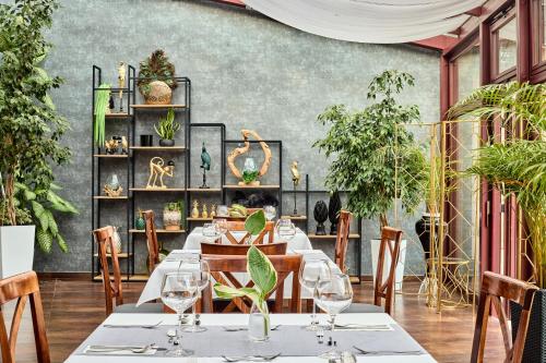Centuria Hotel & Natural Spa in Podzamcze