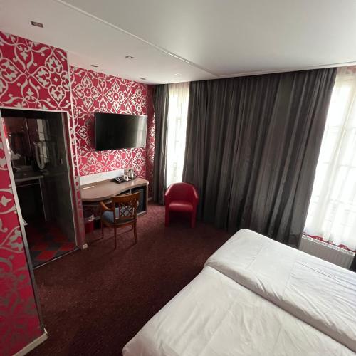 Le Grand Hotel - image 2