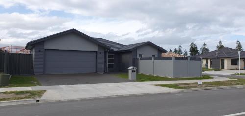 ทัศนียภาพภายนอกโรงแรม, Home Away from Home in เบย์ วิว