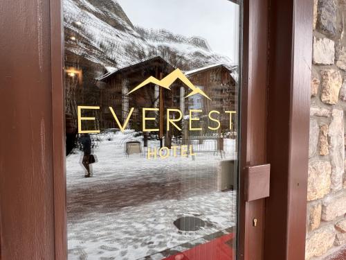 Everest Hotel