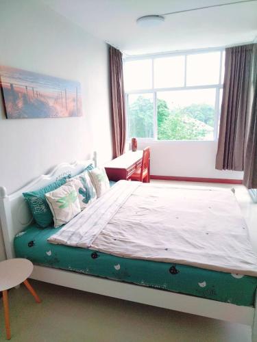 3 pool with condo opposite the train station, near old city and Nimman, Chiang Mai