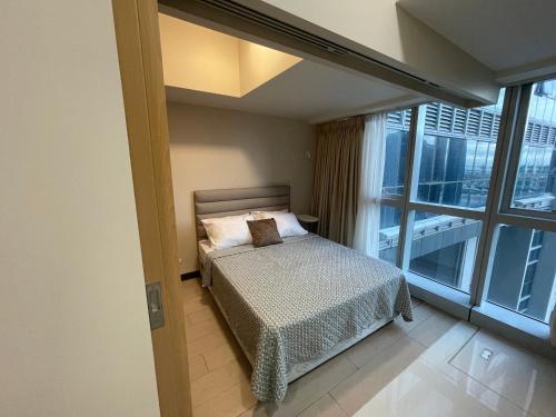 1 BR condo Uptown Parksuites BGC, high floor, morning sun, Manila (fotografie 4)