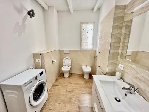 Pregevole loft con soppalco, Turín (fotografie 8)