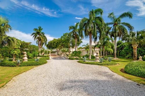 Villa with Garden View image 10