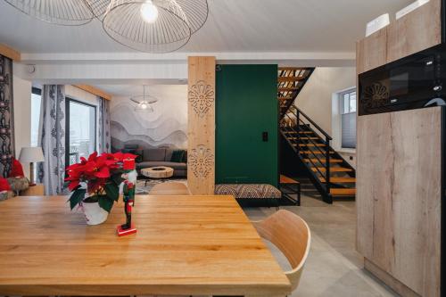 Three-Bedroom House with a spacious living room image 8