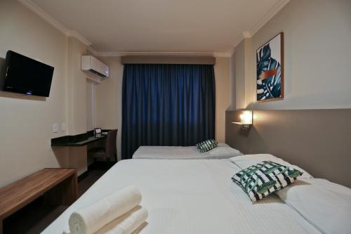 Luxury Triple Room image 6