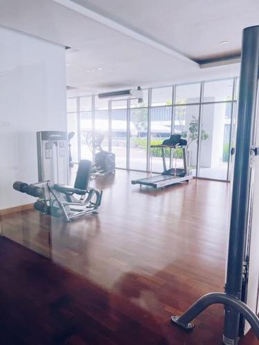 PROMO Connected train 1 Bedroom ABOVE MALL 3a - image 11