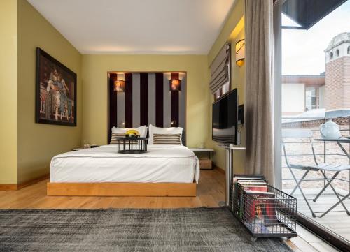 Deluxe Double Room image 10