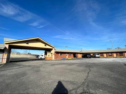 Circle Motor Lodge in South Amboy, USA