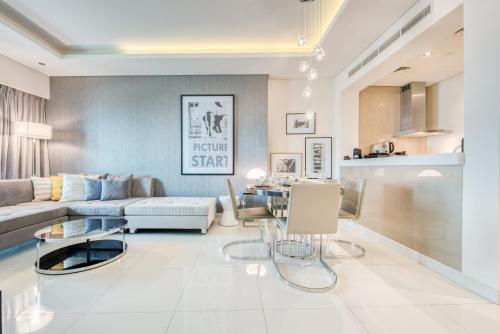 Maison Privee - Cool Dubai Apt next Burj Khalifa & Design District, Dubai (photo 2)