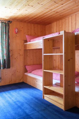 4 bunk beds