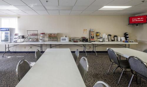 餐飲選擇, 傑克遜紅屋頂酒店 (Red Roof Inn Jackson, OH) in 傑克遜
