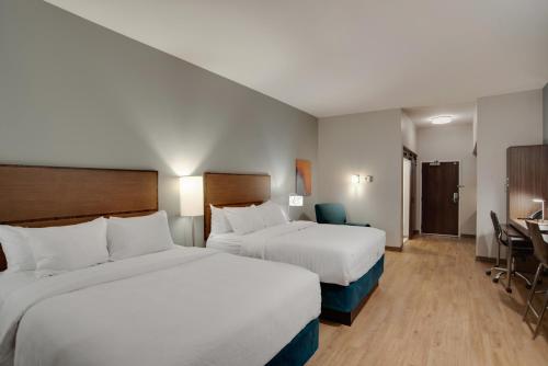 2 queen beds