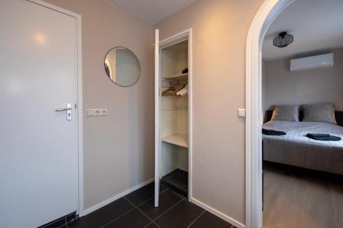 Studio Apartment image 4
