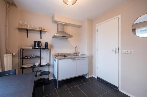 Studio Apartment image 6
