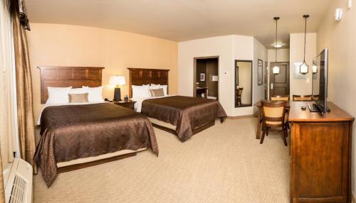 2 queen beds