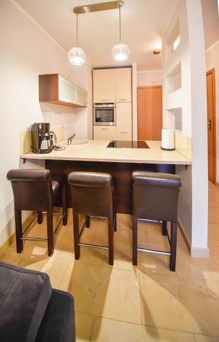 One-Bedroom Apartment with Parking image 10