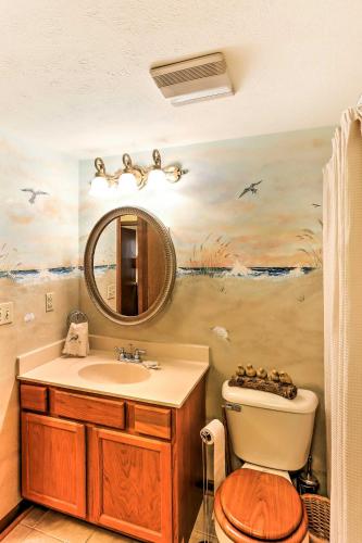 Waterfront Port Clinton Condo with Pool Access!