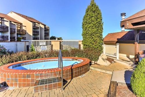 Waterfront Port Clinton Condo with Pool Access!