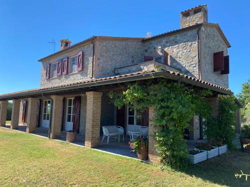 Podere Sassolegno - Luxury Villa with private pool and garden in Umbria