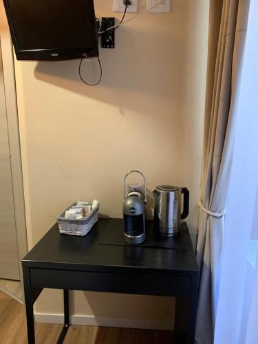 Double or Twin Room with Private Bathroom image 9